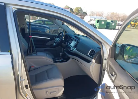 2018 Toyota Highlander Xle z USA, uszkodzony, nr VIN 5TDJZRFH8JS560231